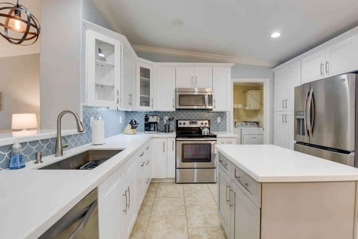 Loggerhead Lagoon - Modern Waterfront Home Pirates Cove Екстер'єр фото