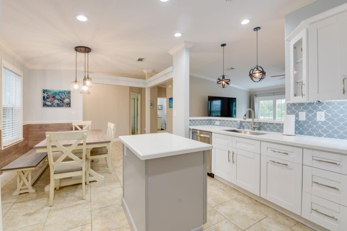 Loggerhead Lagoon - Modern Waterfront Home Pirates Cove Екстер'єр фото
